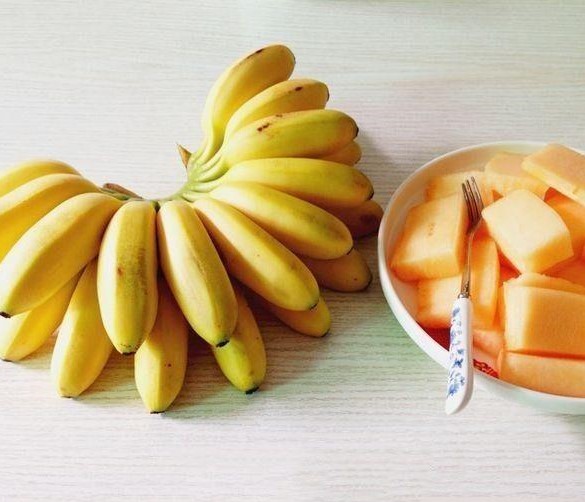 哈密瓜和香蕉.jpg
