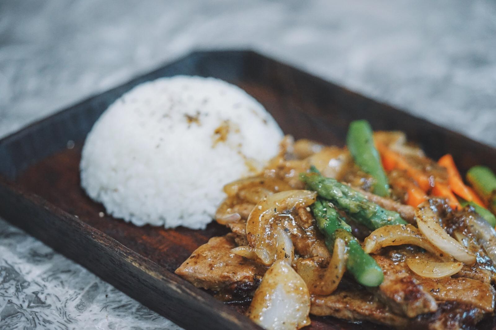 學(xué)生中餐.jpg 學(xué)生中餐.jpg