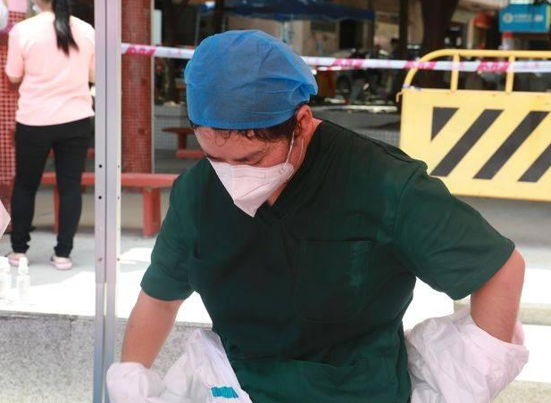 2-2.png 醫(yī)務(wù)人員