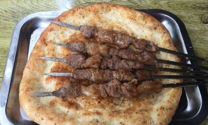 馕配烤肉.jpg 馕配烤肉.jpg