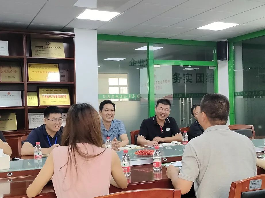 康來(lái)福集團(tuán)董事長(zhǎng)周頂華 康來(lái)福集團(tuán)董事長(zhǎng)周頂華