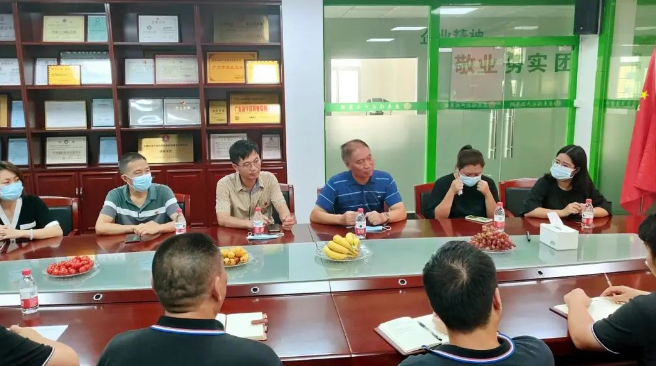 康來(lái)福集團(tuán)氣象局領(lǐng)導(dǎo) 康來(lái)福集團(tuán)氣象局領(lǐng)導(dǎo)