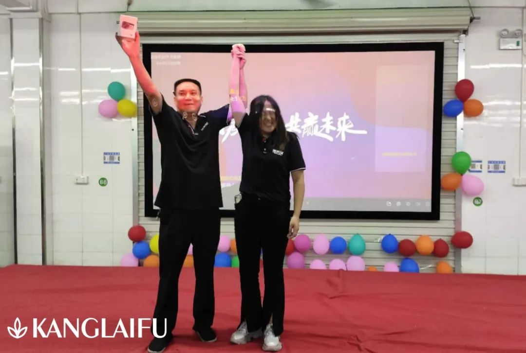 單人領(lǐng)獎1.jpg 單人領(lǐng)獎1.jpg